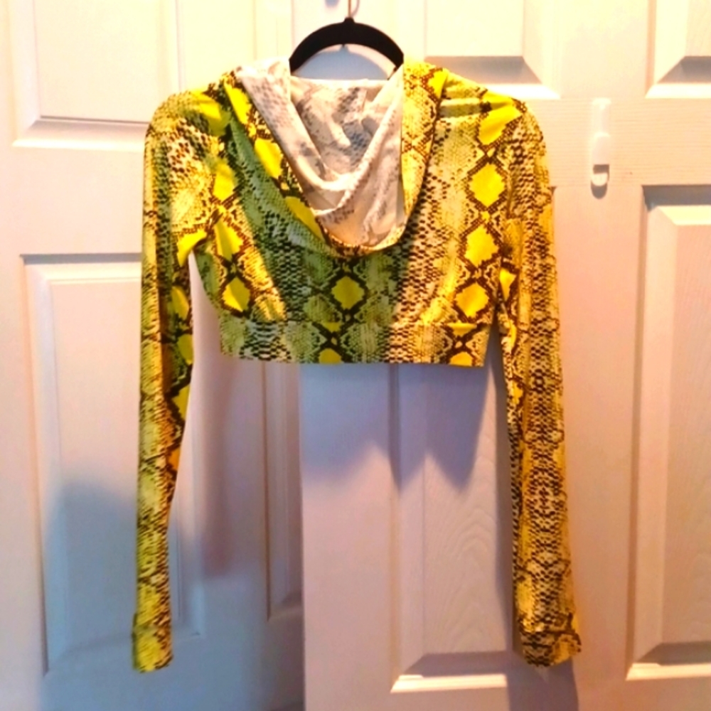 Daisy M Yellow and Black Snake Half Hoodie